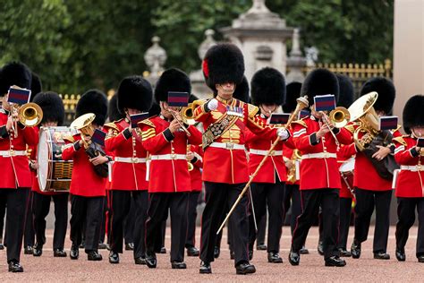changing of the royal guards free video